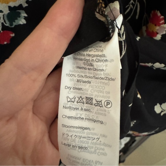 Madewell 100% Silk Notched Ruffle Cuff Blouse Top In Carnation Toss Size XS - Picture 9 of 10